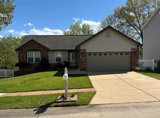 972 Oakwood Farms Ln, Ballwin, MO 63021