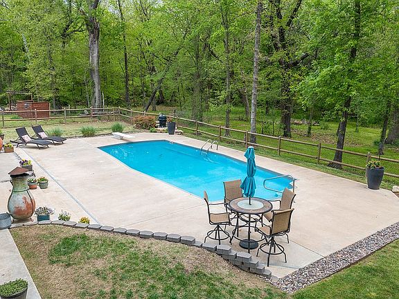 4th image of 10180 E Pin Oak Ln