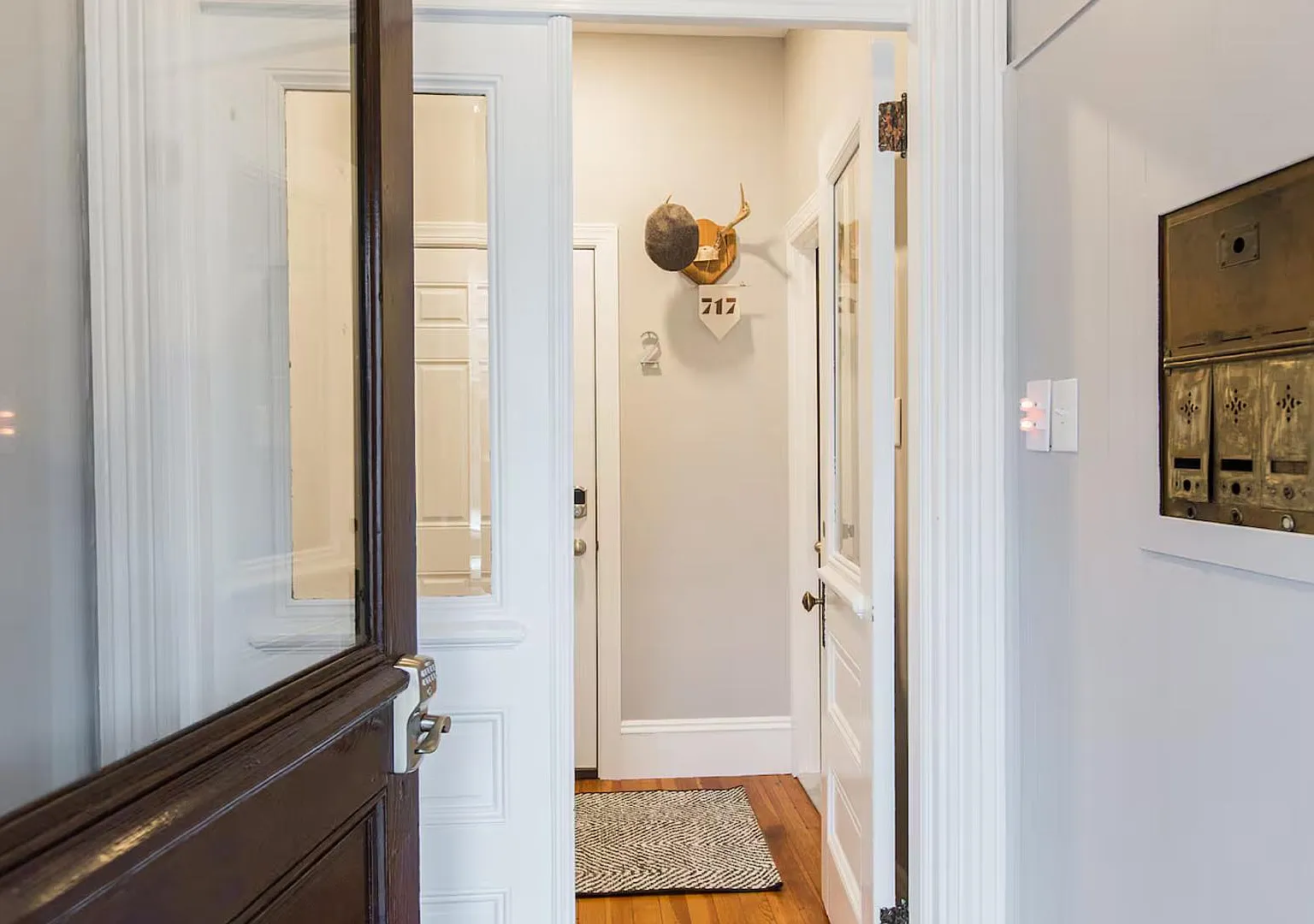 329 E New St - 2nd FL- Lancaster Charm — Photo 1