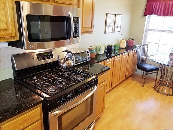 2nd image of 9 Maple Wing Dr #9