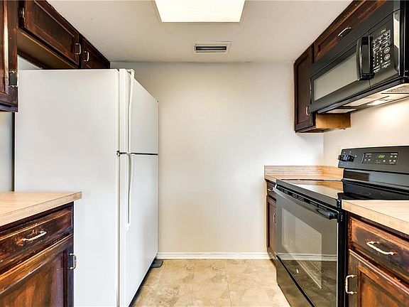 5th image of 915 Live Oak Ct