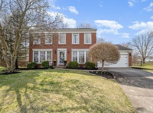 1375 Meadowood Dr, Amelia, OH 45102