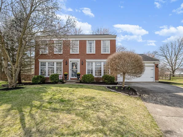 1375 Meadowood Dr, Amelia, OH 45102