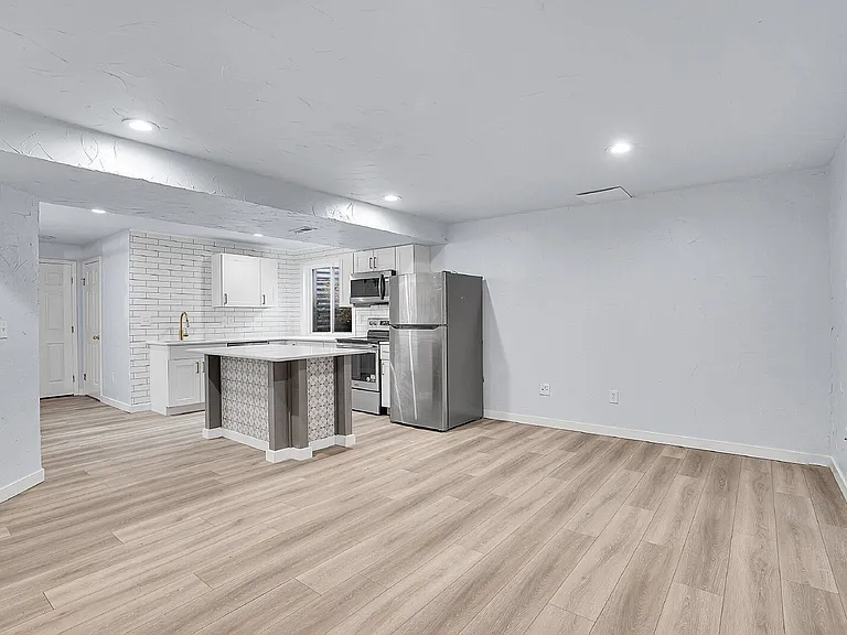 8065 Eagleview Dr — Photo 32