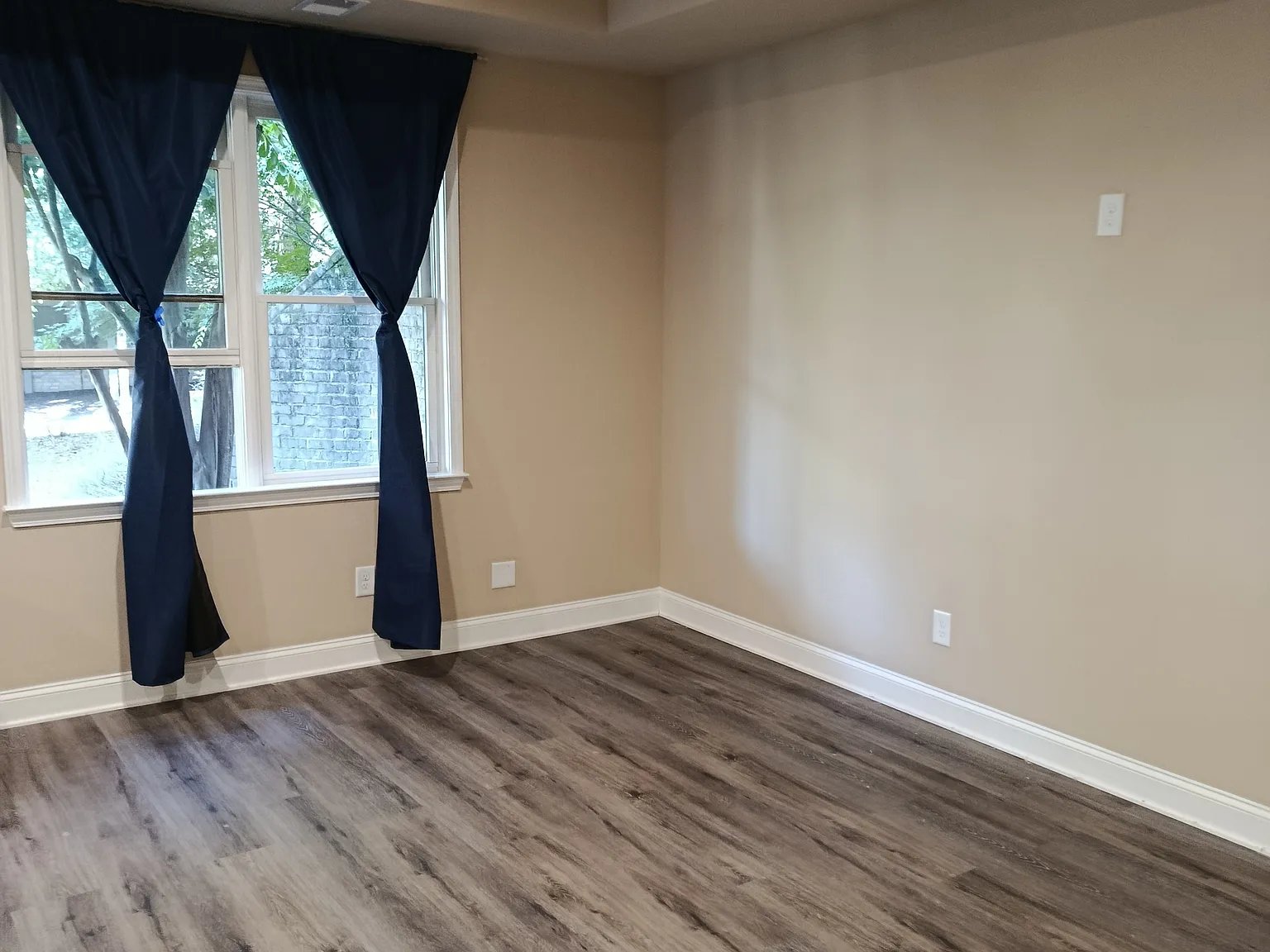 5 bed, 4858 sqft, $1,450 — Photo 4