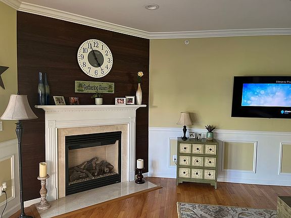 2nd image of 129 Pond Cir