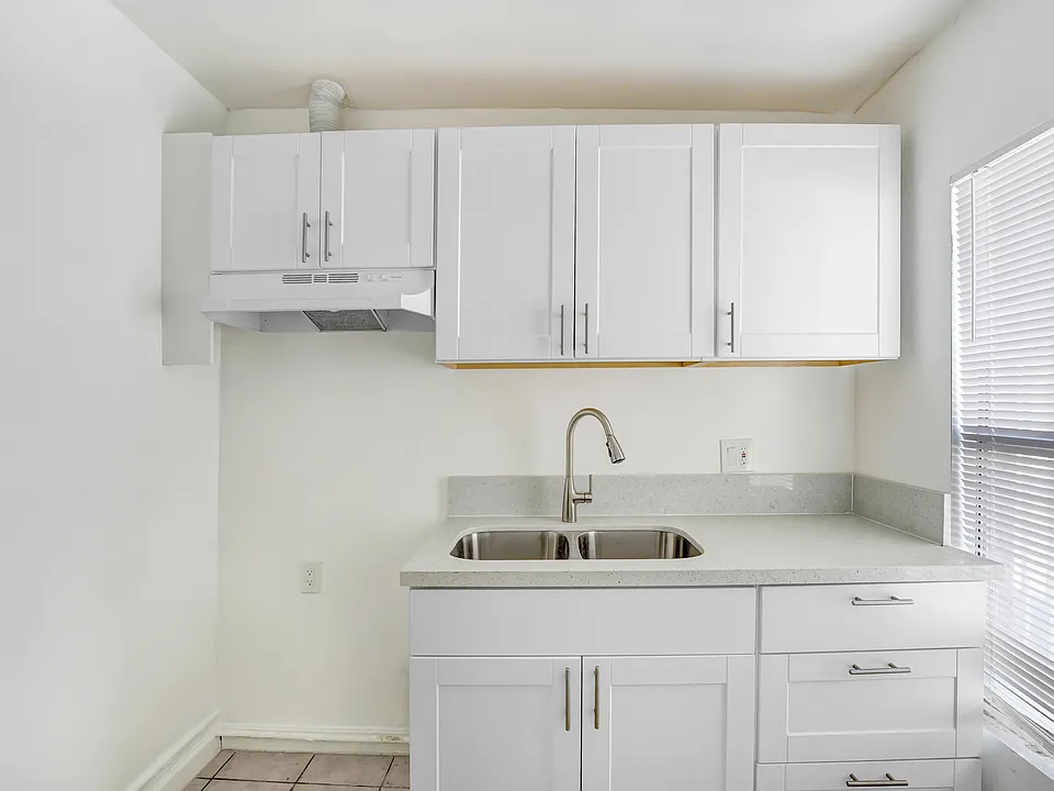 701-709 W 92nd St #703-1/2