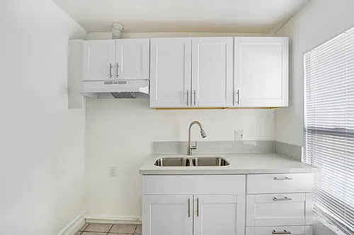 701-709 W 92nd St #703-1/2 Photo 1