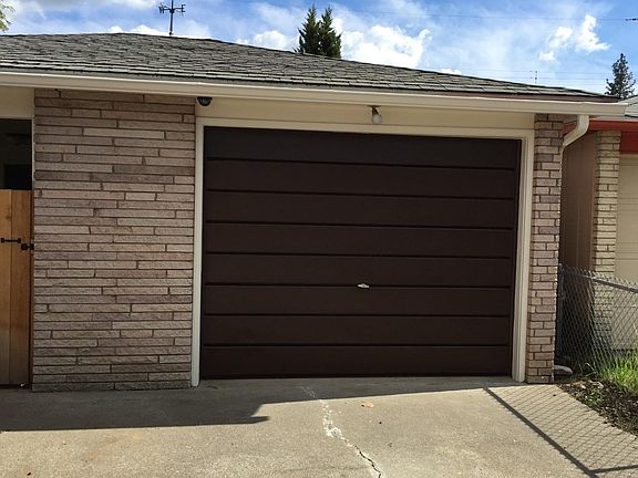 4th image of 3218 E 21st Ave