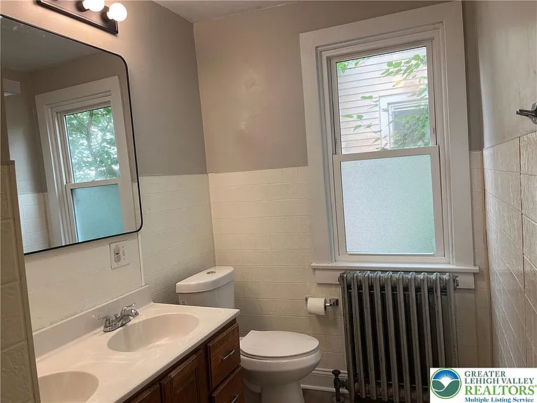 543 W Emaus Ave — Photo 43