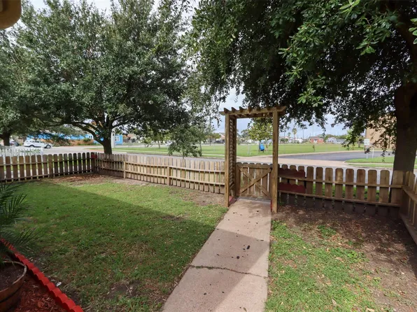 5217 Avenue N 1/2, Galveston, TX 77551