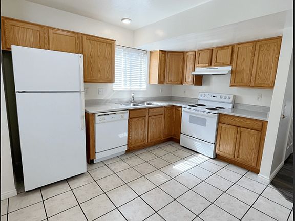 3rd image of 1505 N Angel St #17684651