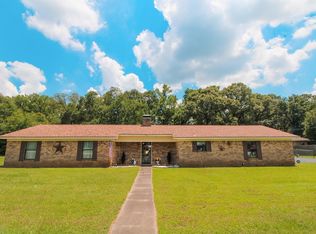 604 Brookhollow Dr, Palestine, TX 75801