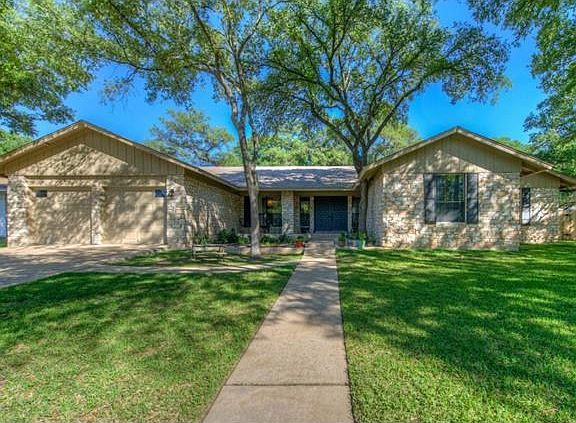Great curb appeal, great landscaping!