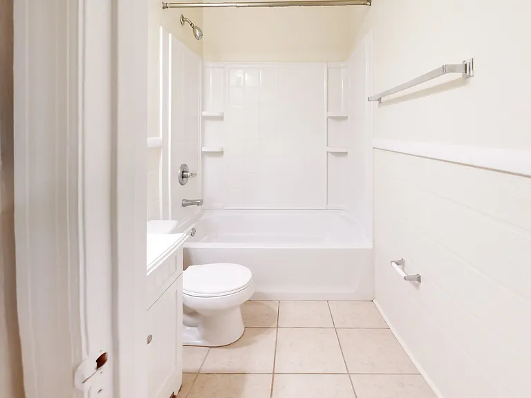 2101 Karen Ln — Photo 16