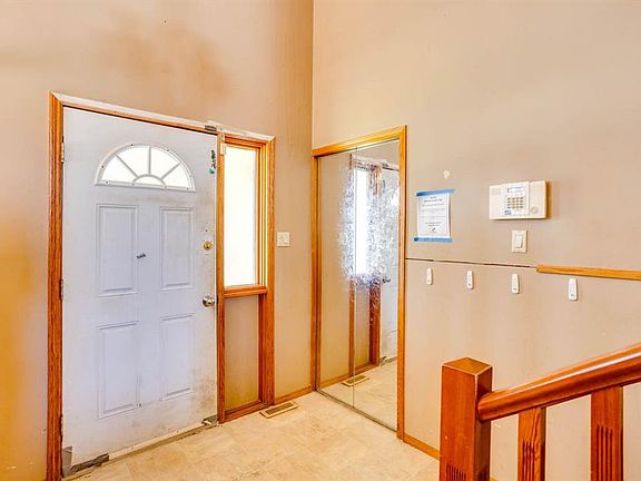 2nd image of 276 NW Beaton Pl