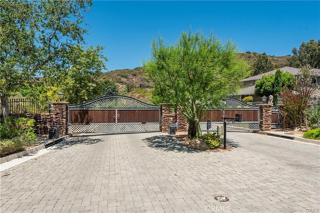 2025 Delphine Ln 9, Calabasas, CA 91302 MLS SR23209281 Zillow