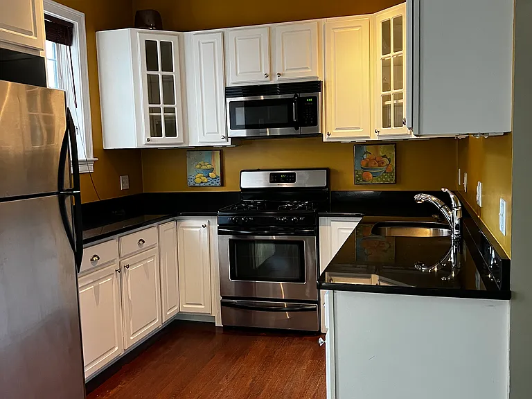 289 W 2nd St #2 — Photo 14