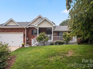 647 High Quarry Rd, Hendersonville, NC 28791