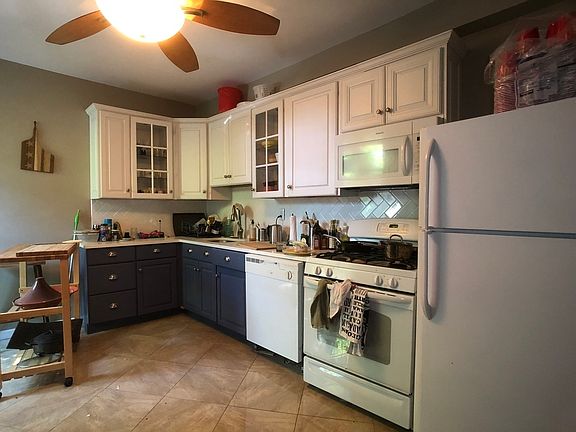 5th image of 185 Christopher St #2