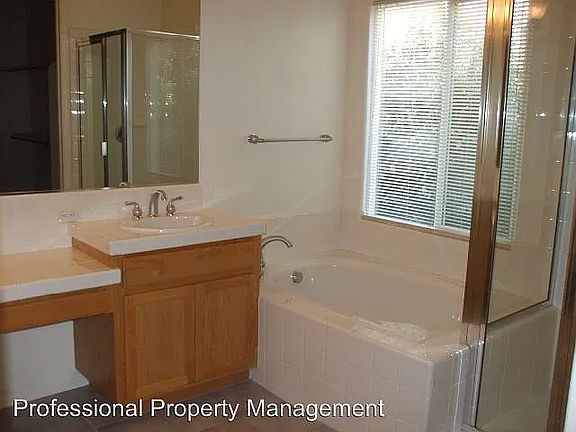 4th image of 7633 Malta Dr