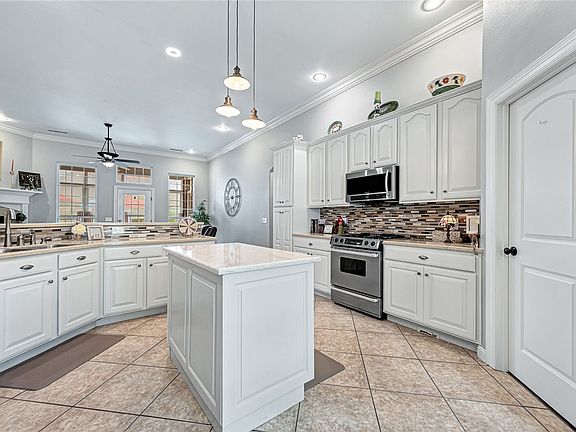 5th image of 310 S Briarhill Dr