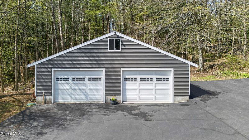 4th image of 127 Crannel Road