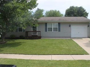 35 Geneva Ct, Bloomington, IL 61704