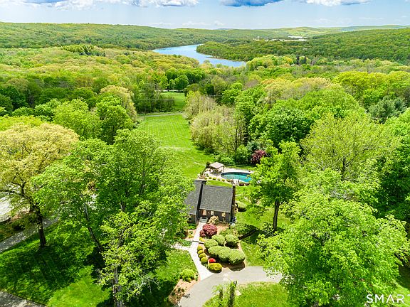 2nd image of 279 Middle Haddam Road