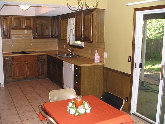 Kitchen & dining