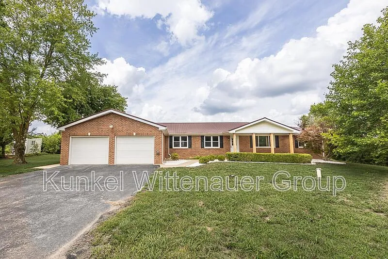 4 bed, 2.5 bath, 2400 sqft, $2,300 — Photo 1
