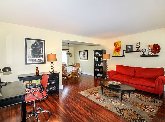 5th image of 300 Oakmont Dr