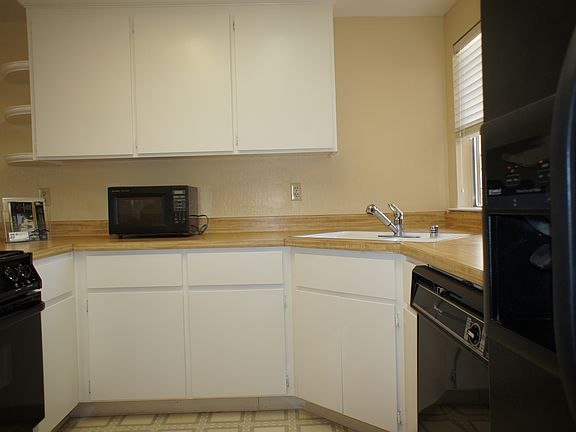2nd image of 35 Selena Ct