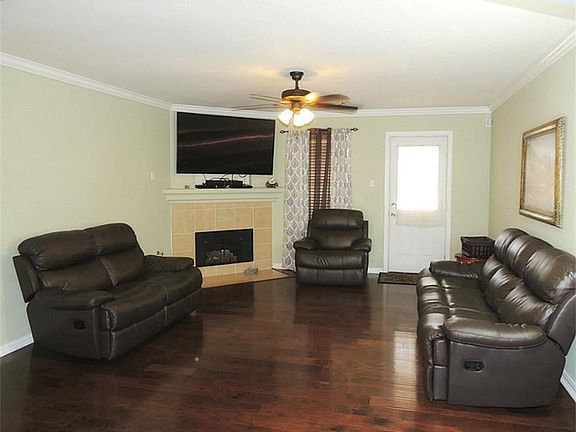5th image of 2103 Cold River Dr