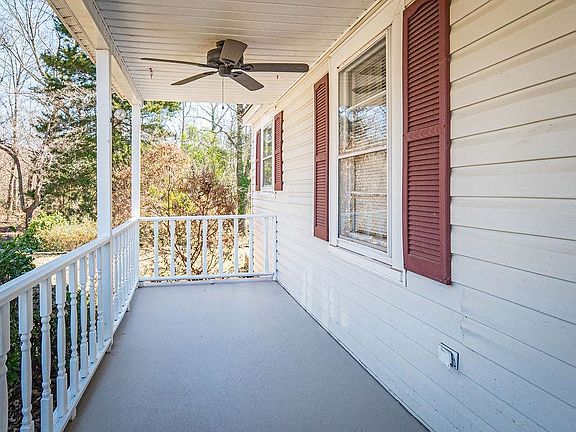 5th image of 178 Rosewood St