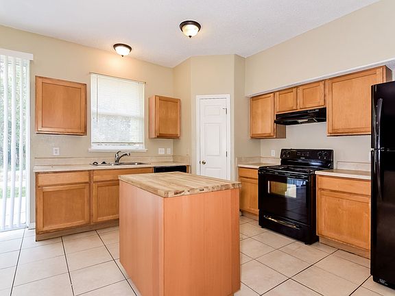 5th image of 18308 Elmhurst Ln