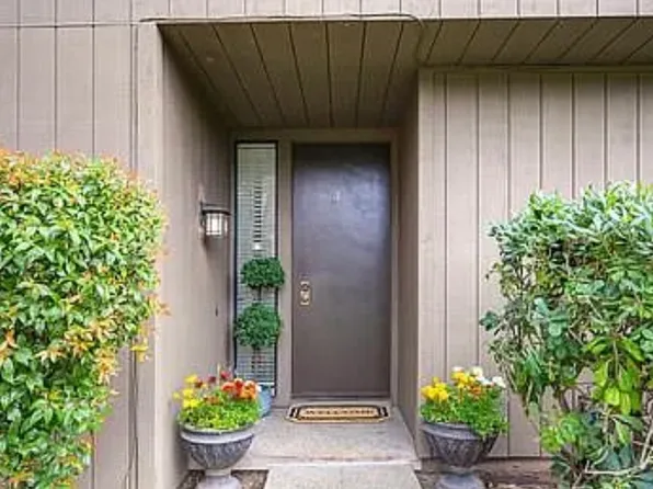 617 Woodside Sierra Unit 4, Sacramento, CA 95825