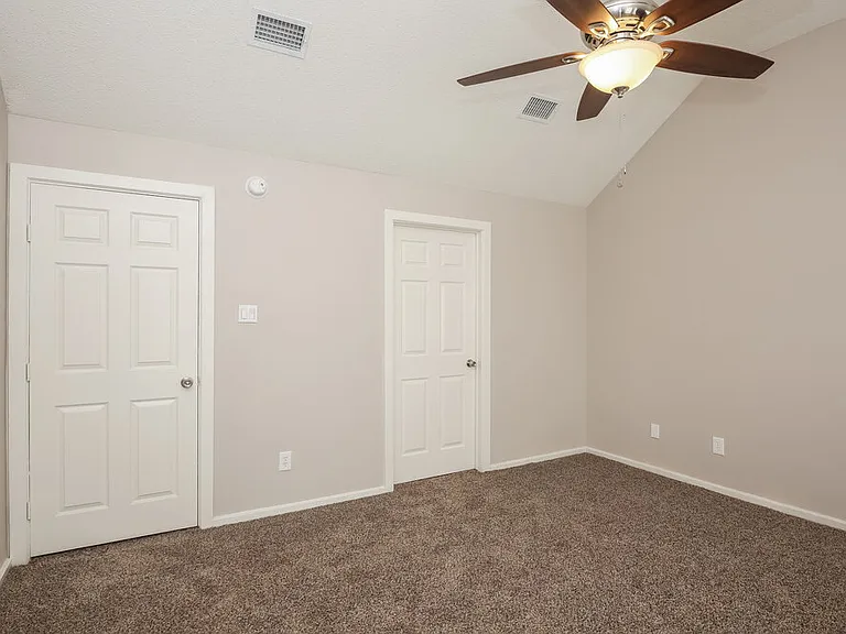 657 Edgewood Dr — Photo 9