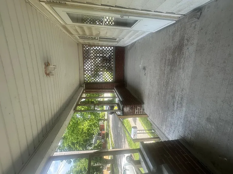 226 E Pearl St — Photo 2