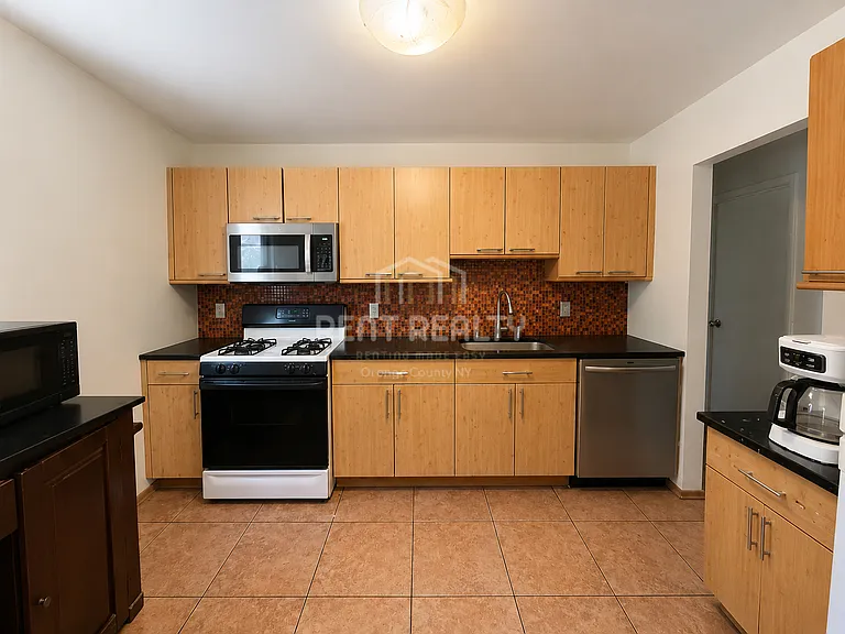 562 High St — Photo 4