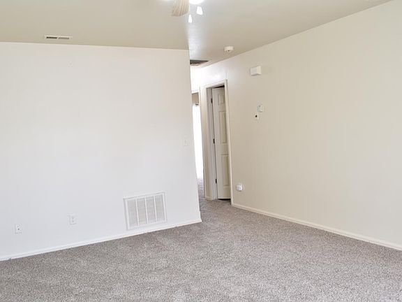2nd image of 2915 Toronto Pl