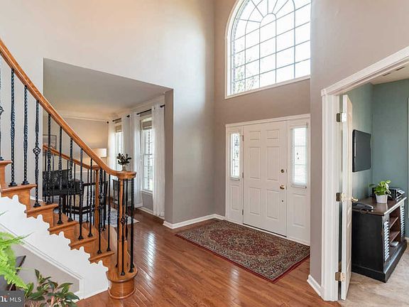 4th image of 401 Teresa Marie Ct