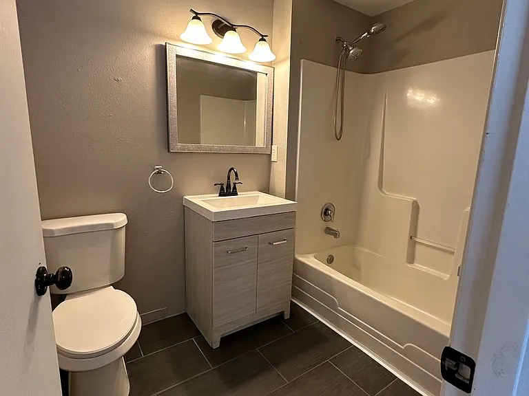 3327 Rockingham Ct NE — Photo 23