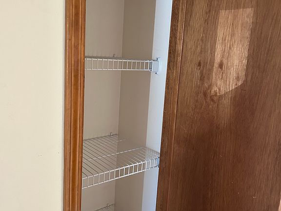 3rd image of 606 Valley View Dr Unit 1