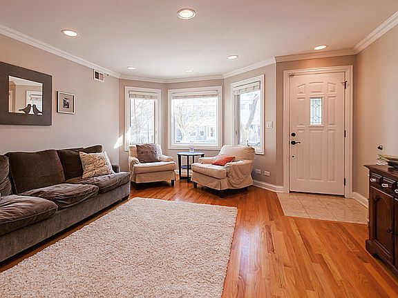 2nd image of 1518 W Oakdale Ave #1