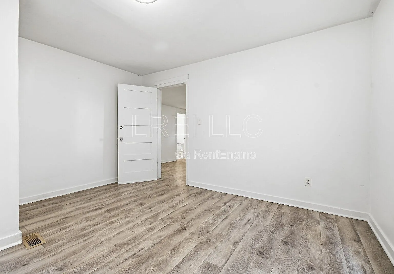 2 bed, 1.0 bath, 800 sqft, $825 — Photo 4