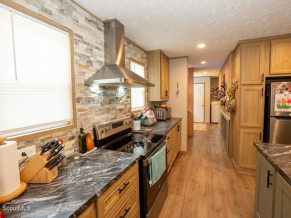2nd image of 6191 Brittany Cir