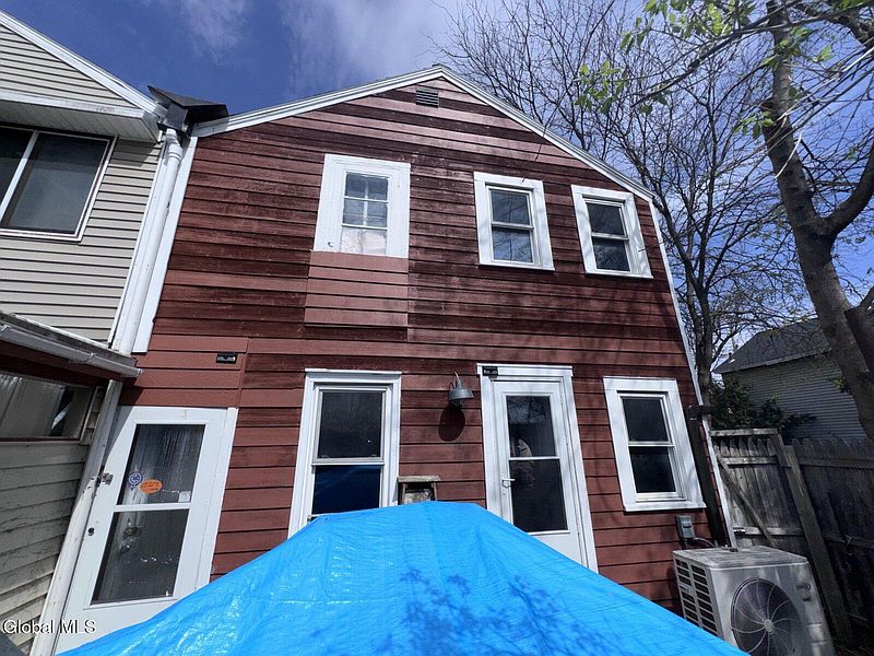 3rd image of 216 Front Street