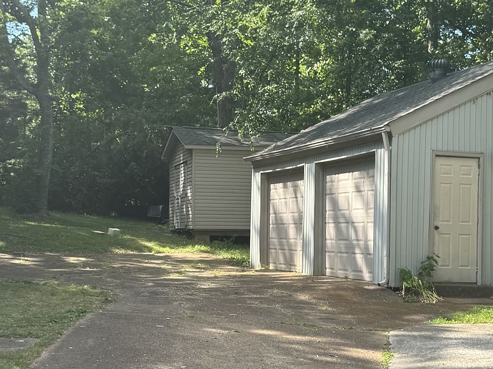 2nd image of 536 Newcastle Ln