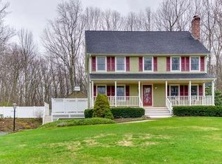 8 Nevada Rd, Tyngsboro, MA 01879